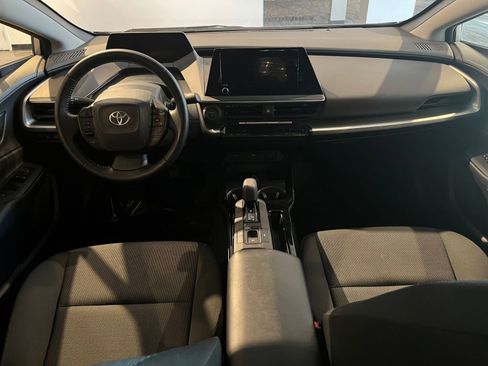 Used 2025 Toyota Prius LE image 33