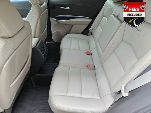 Used 2023 Cadillac XT4 Luxury w/ Cold Weather Package FWD image 8