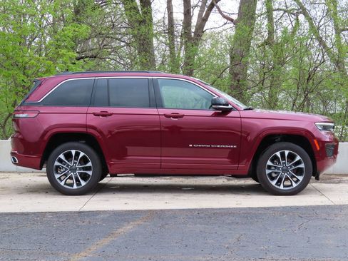 New 2025 Jeep Grand Cherokee Overland w/ Adv Protech Group III AWD/4WD image 2