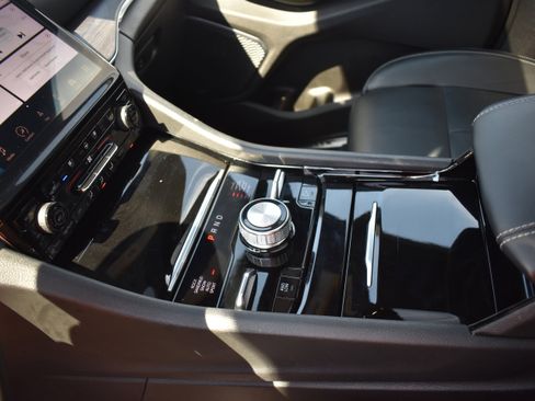 Used 2025 Jeep Grand Cherokee L Overland w/ Advanced Protech Group III AWD/4WD image 23