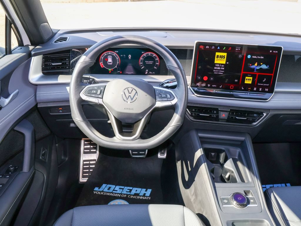Certified 2025 Volkswagen Tiguan SE R-Line AWD/4WD image 18