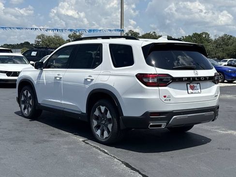 New 2026 Honda Pilot Touring image 9