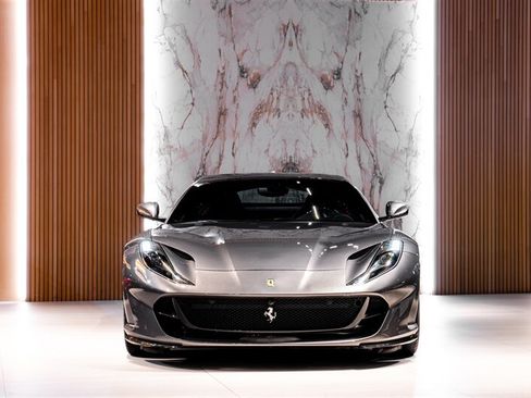 Used 2019 Ferrari 812 Superfast RWD image 2