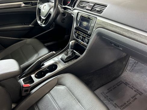 Used 2018 Volkswagen Passat 2.0T SE image 16