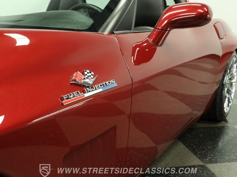 Used 2005 Chevrolet Corvette Coupe w/ Preferred Equipment Group RWD image 22