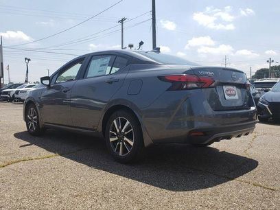 New 2025 Nissan Versa SV w/ Trunk Package