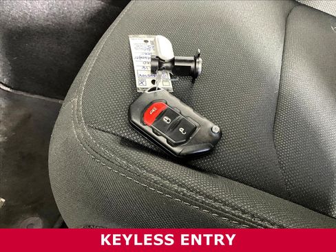 Used 2018 Jeep Wrangler Sport AWD/4WD image 34