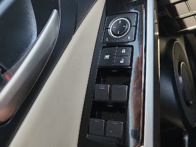 Used 2017 Lexus IS 200t RWD image 22