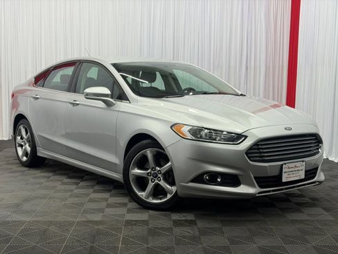 Used 2016 Ford Fusion SE FWD image 2