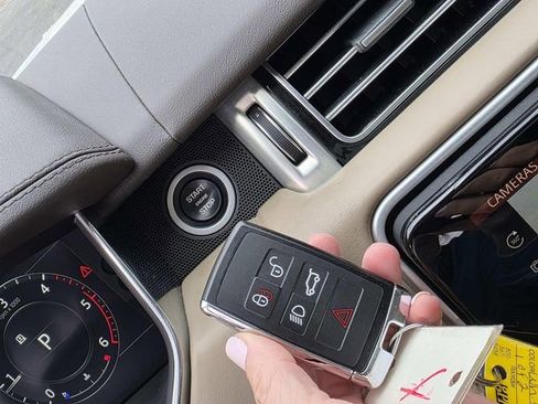 Used 2018 Land Rover Range Rover HSE image 22