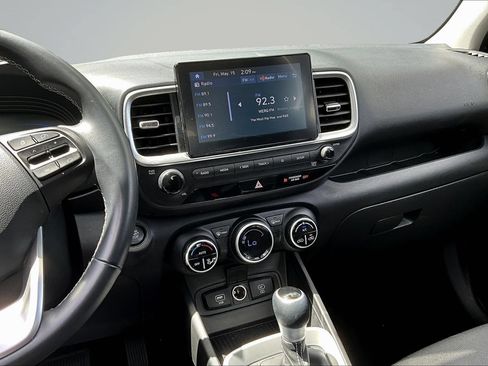 Used 2025 Hyundai Venue SEL FWD image 11