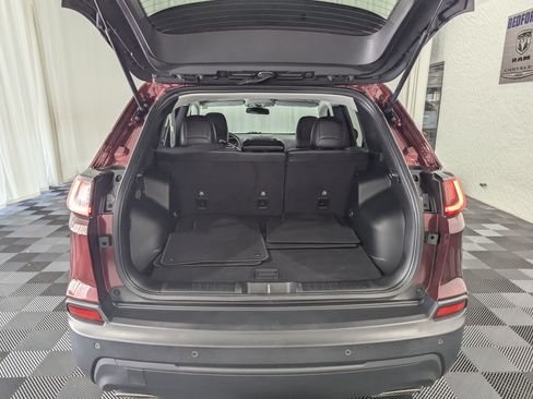 Used 2019 Jeep Cherokee Latitude Plus AWD/4WD image 9