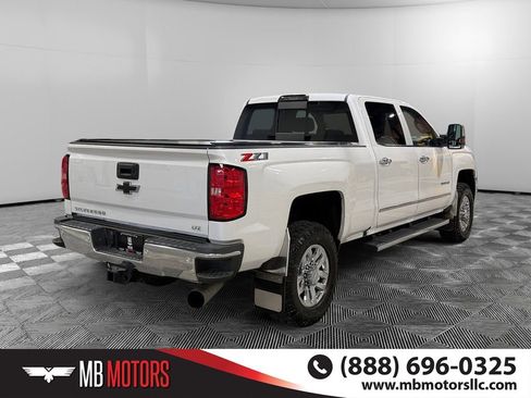 Used 2018 Chevrolet Silverado 3500 LTZ image 3