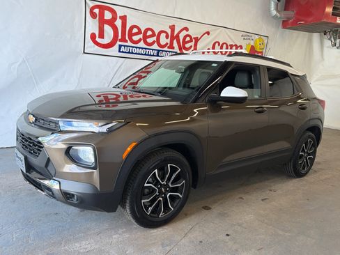 Used 2022 Chevrolet TrailBlazer ACTIV w/ Sun and Liftgate Package FWD image 2