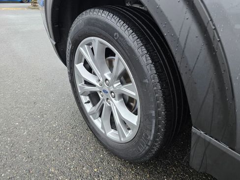 Used 2022 Ford Explorer Limited w/ Equipment Group 301A image 16