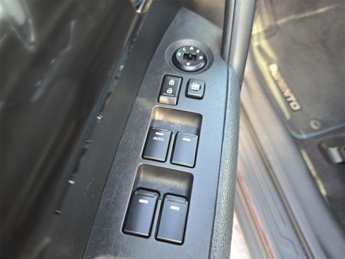 Used 2013 Kia Sorento LX image 13