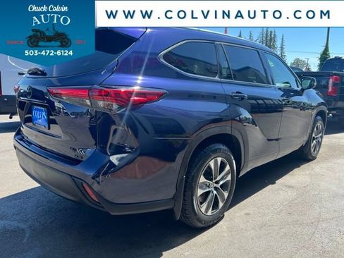 Used 2021 Toyota Highlander XLE AWD/4WD image 6