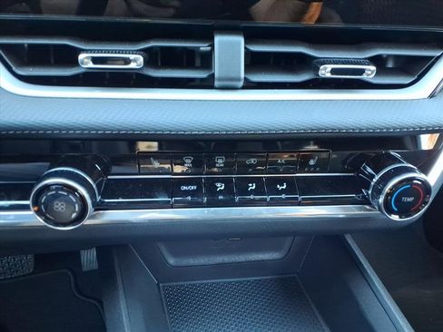 Used 2025 Chevrolet Equinox LT image 16