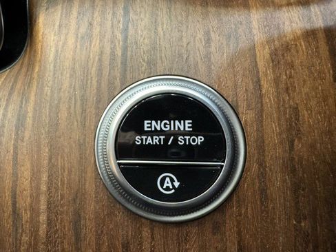 Used 2025 Mercedes-Benz C 300 4MATIC Sedan image 72