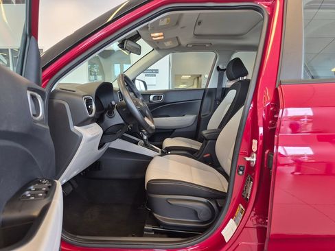 Used 2025 Hyundai Venue SEL FWD image 12