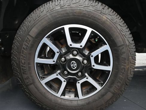 Used 2019 Toyota Tundra Limited w/ Limited Premium Package AWD/4WD image 10