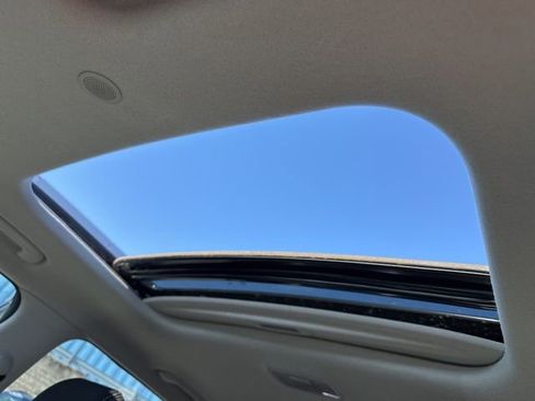 Certified 2023 Hyundai Venue SEL image 5