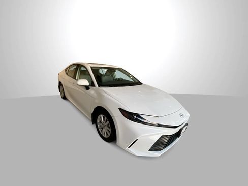 Used 2025 Toyota Camry LE w/ Convenience Package FWD image 2