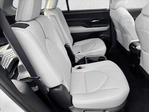 Certified 2025 Toyota Grand Highlander AWD image 19