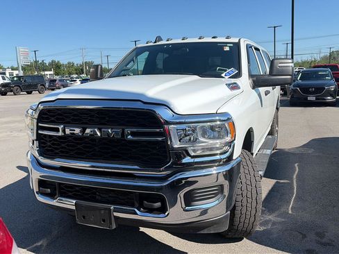 Used 2024 RAM 2500 Tradesman w/ Chrome Appearance Group AWD/4WD image 4
