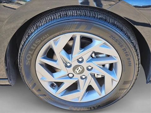 Certified 2024 Hyundai Elantra SEL image 21