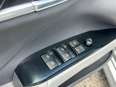 Certified 2019 Toyota Camry XLE FWD image 16