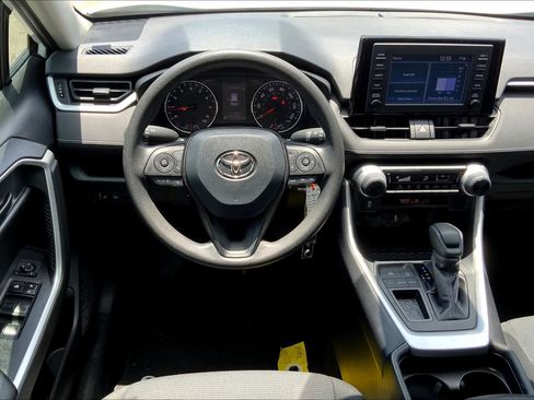 Used 2019 Toyota RAV4 LE FWD image 6
