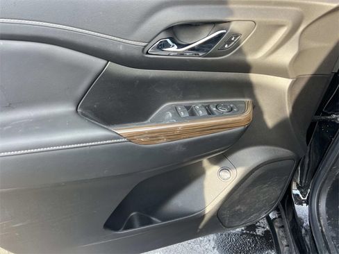 Certified 2023 GMC Acadia SLE w/ Driver Convenience Package image 12