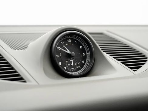 New 2025 Porsche Macan image 18