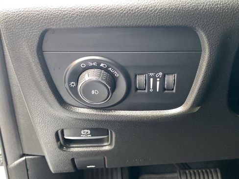 Certified 2023 Jeep Grand Cherokee L Limited image 8