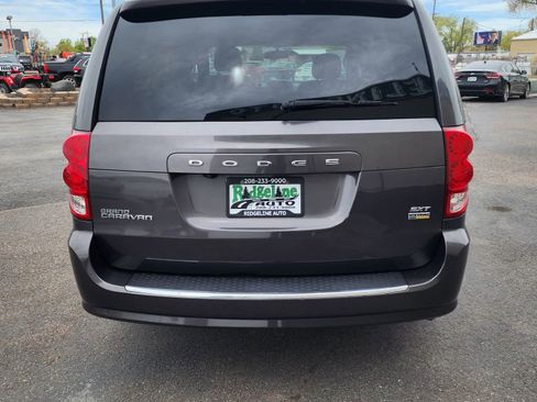 Used 2016 Dodge Grand Caravan SXT FWD image 5