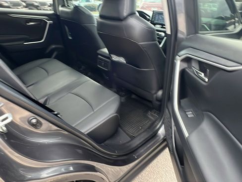 Used 2022 Toyota RAV4 XLE Premium image 23