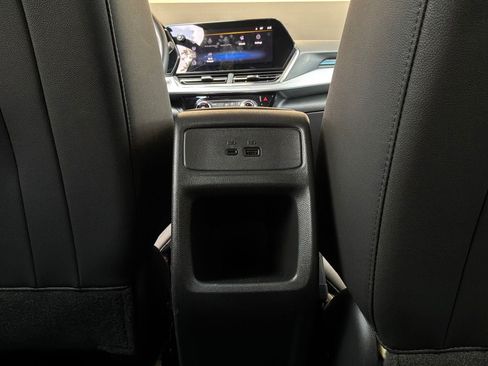 Used 2025 Chevrolet Trax LT w/ LT Convenience Package FWD image 12