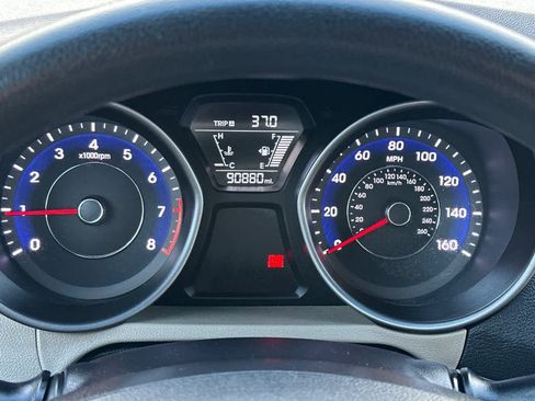 Used 2014 Hyundai Elantra SE image 22