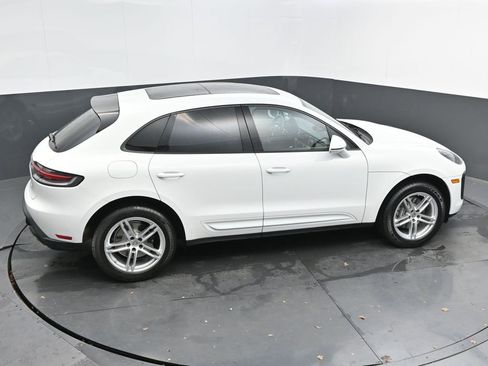 Used 2022 Porsche Macan image 45