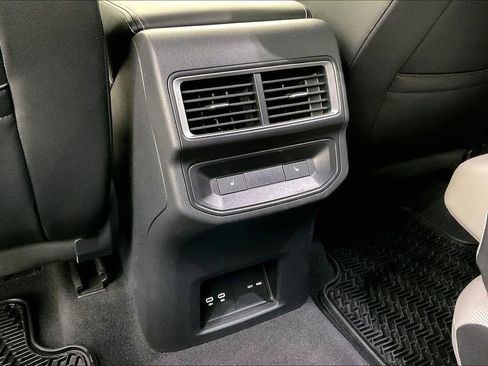 Used 2024 Volkswagen Atlas Cross Sport SEL Premium R-Line image 32