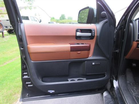 Used 2016 Toyota Sequoia Platinum AWD/4WD image 10