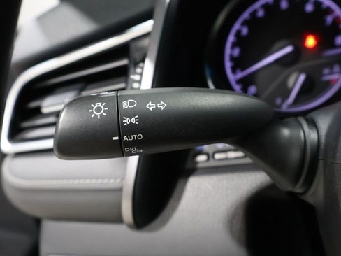 Used 2018 Toyota Camry SE image 31