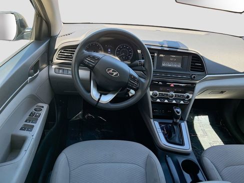 Used 2020 Hyundai Elantra SE FWD image 20
