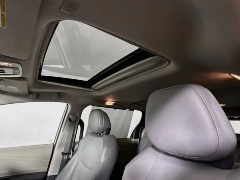 Certified 2024 Toyota Sienna XLE FWD image 6