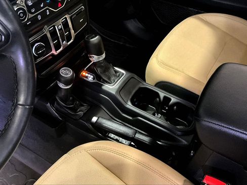 Used 2021 Jeep Wrangler Unlimited Sport image 17