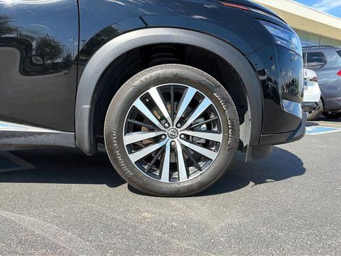 Used 2024 Nissan Pathfinder Platinum AWD/4WD image 17