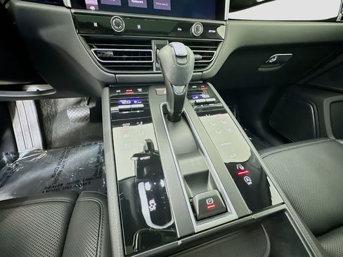 Certified 2023 Porsche Macan image 19