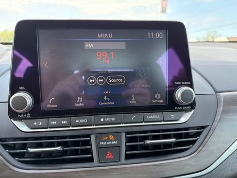 Used 2024 Nissan Altima 2.5 SV FWD image 17