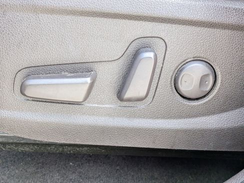 Used 2019 Hyundai Santa Fe SEL FWD image 16